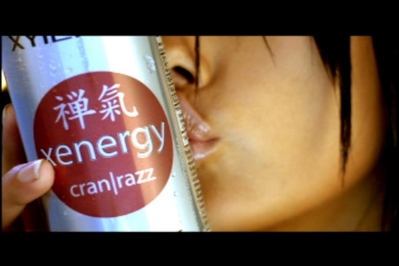 monica-xenergy-kiss_556x372.jpg